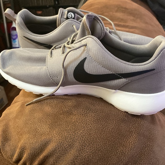 Nike - Picture 6 of 8